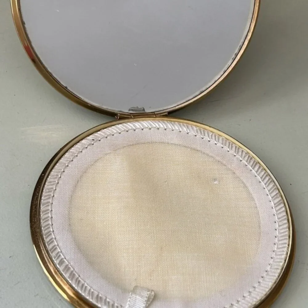 Vintage 1960 Floral Embroidered compact mirror for her vanity 🌸